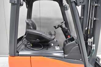 Wózki widłowe używane LINDE E 16 C - 02 /57336/ ELEKTRO DREIRADFRONTSTAPLER (13049955)