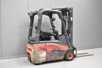 Wózki widłowe używane LINDE E 16 C - 02 /58855/ ELEKTRO DREIRADFRONTSTAPLER (13066190)
