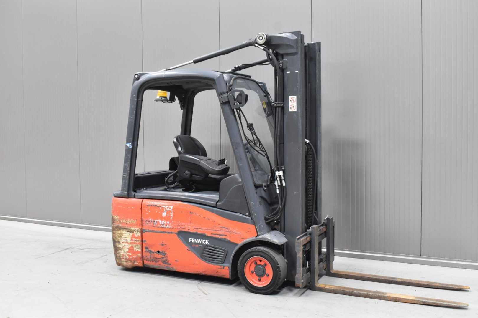 Wózki widłowe używane LINDE E 16 L - 02 /58121/ ELEKTRO DREIRADFRONTSTAPLER (13052411)