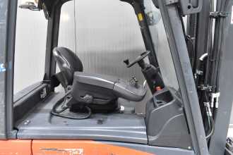 Wózki widłowe używane LINDE E 16 L - 02 /58121/ ELEKTRO DREIRADFRONTSTAPLER (13052411)
