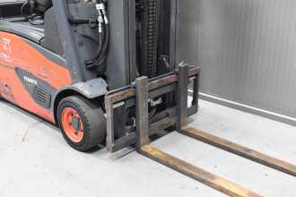 Wózki widłowe używane LINDE E 16 L - 02 /58121/ ELEKTRO DREIRADFRONTSTAPLER (13052411)