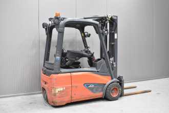 Wózki widłowe używane LINDE E 18 - 02 /58611/ ELEKTRO DREIRADFRONTSTAPLER (13071836)