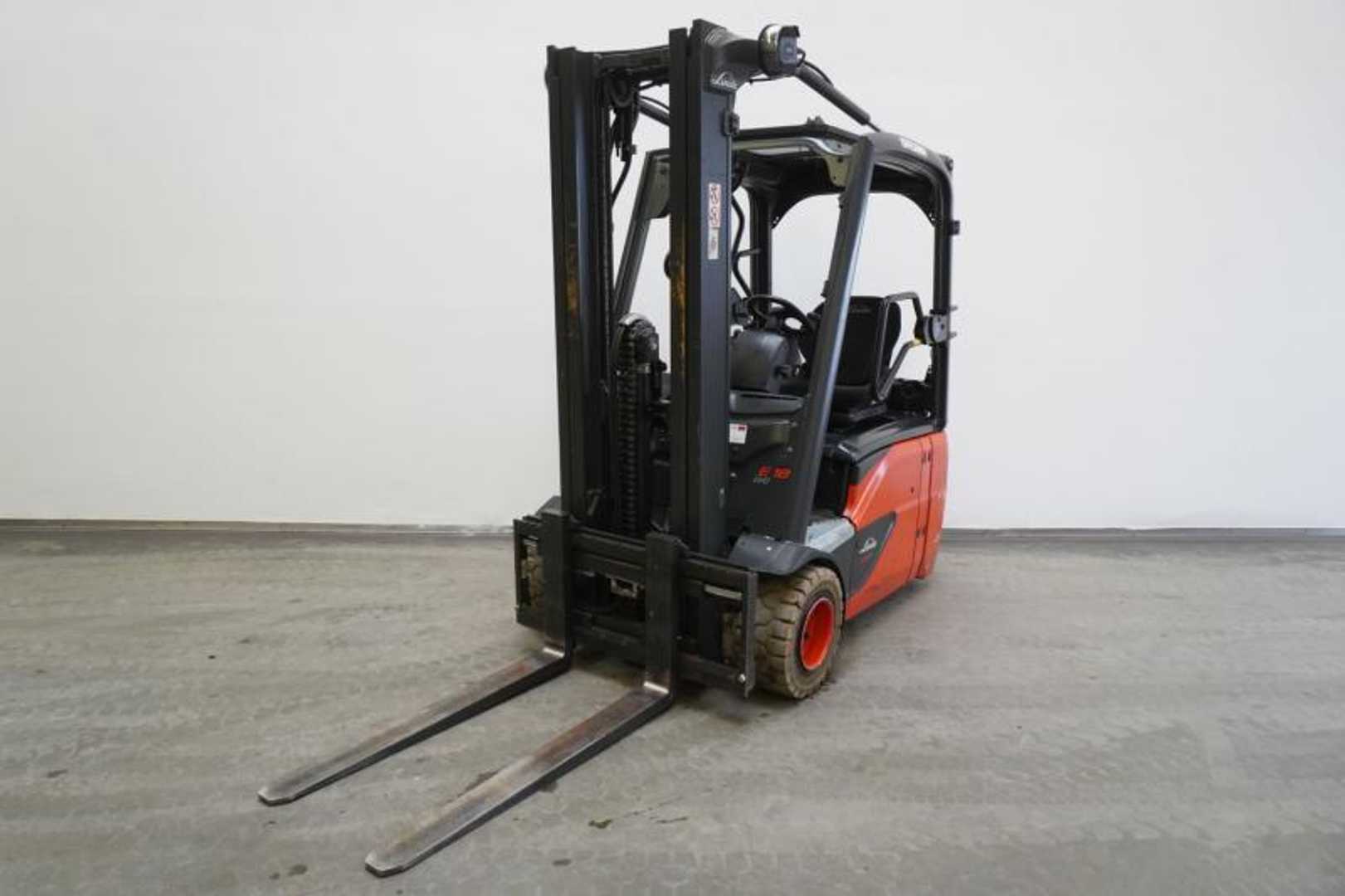 Wózki widłowe używane LINDE E 18 EVO 386-02 ELEKTRO DREIRADFRONTSTAPLER (13019365)
