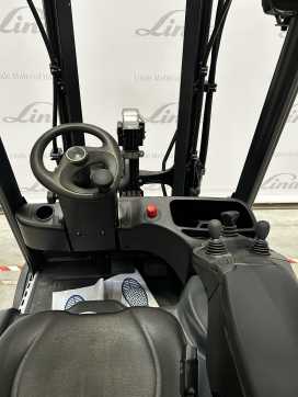 Wózki widłowe używane LINDE E 18 EVO ELEKTRO DREIRADFRONTSTAPLER (13069124)