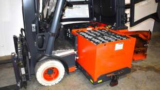 Wózki widłowe używane LINDE E 18 L EVO 386-02 ELEKTRO DREIRADFRONTSTAPLER (12976118)