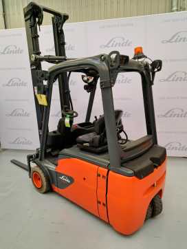 Wózki widłowe używane LINDE E 20 L EVO ELEKTRO DREIRADFRONTSTAPLER (12949328) backdrop