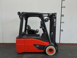 Wózki widłowe używane LINDE E 20 L EVO ELEKTRO DREIRADFRONTSTAPLER (13037992) backdrop