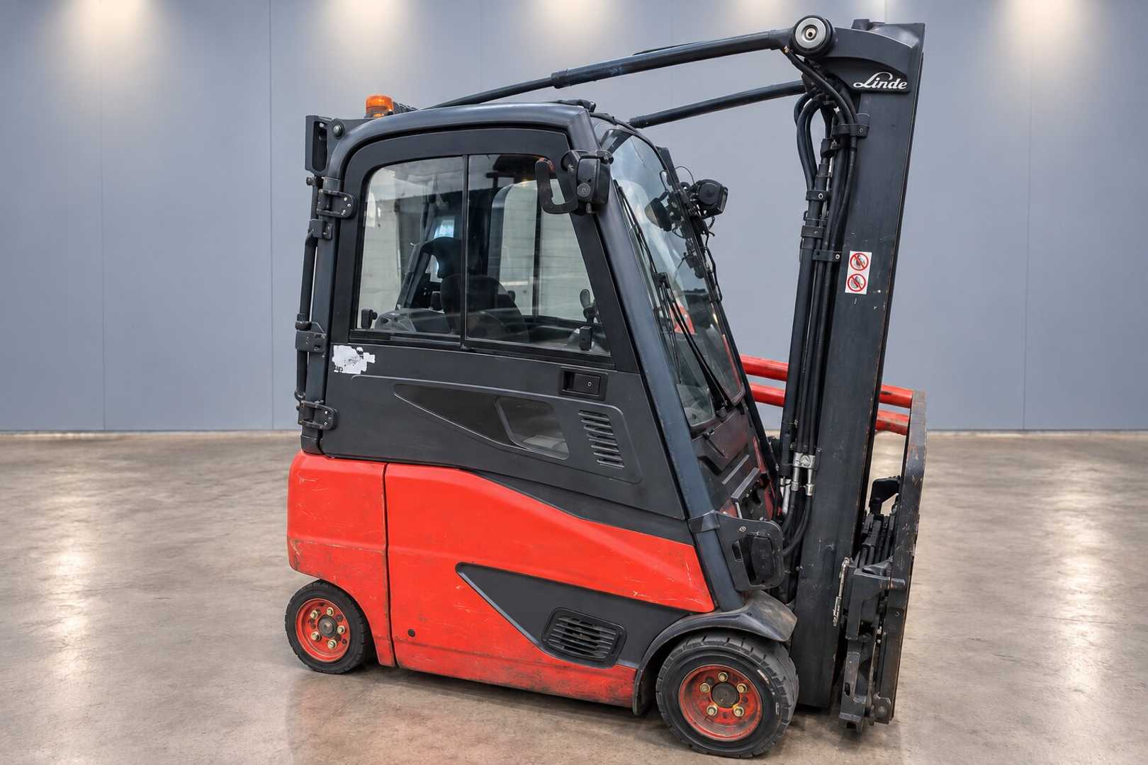 Wózki widłowe używane LINDE E 20 PH - 02 /58687/ ELEKTRO VIERRADFRONTSTAPLER (13065559)