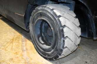 Wózki widłowe używane LINDE E 25 387-01 ELEKTRO VIERRADFRONTSTAPLER (13021745)