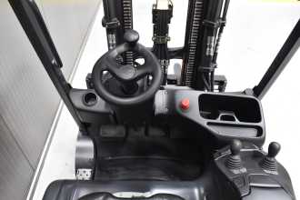 Wózki widłowe używane LINDE E 25 L - 01 /58843/ ELEKTRO VIERRADFRONTSTAPLER (13066185)