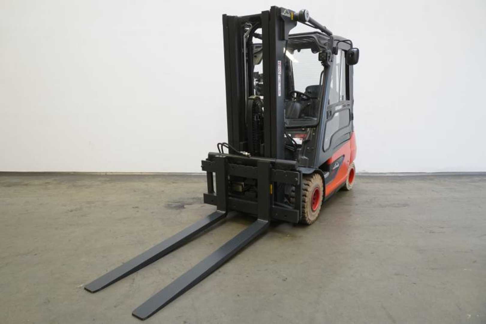 Wózki widłowe używane LINDE E 30 387 ELEKTRO VIERRADFRONTSTAPLER (13074717)