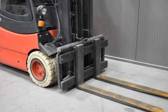 Wózki widłowe używane LINDE E 30/600 - 02 /13434/ ELEKTRO VIERRADFRONTSTAPLER (13008722)