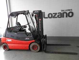 Wózki widłowe używane LINDE E-30 ELEKTRO VIERRADFRONTSTAPLER (12261456) backdrop