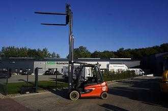 Wózki widłowe używane LINDE E 30L-01 - Triplex - 2024er ELEKTRO VIERRADFRONTSTAPLER (13074336)