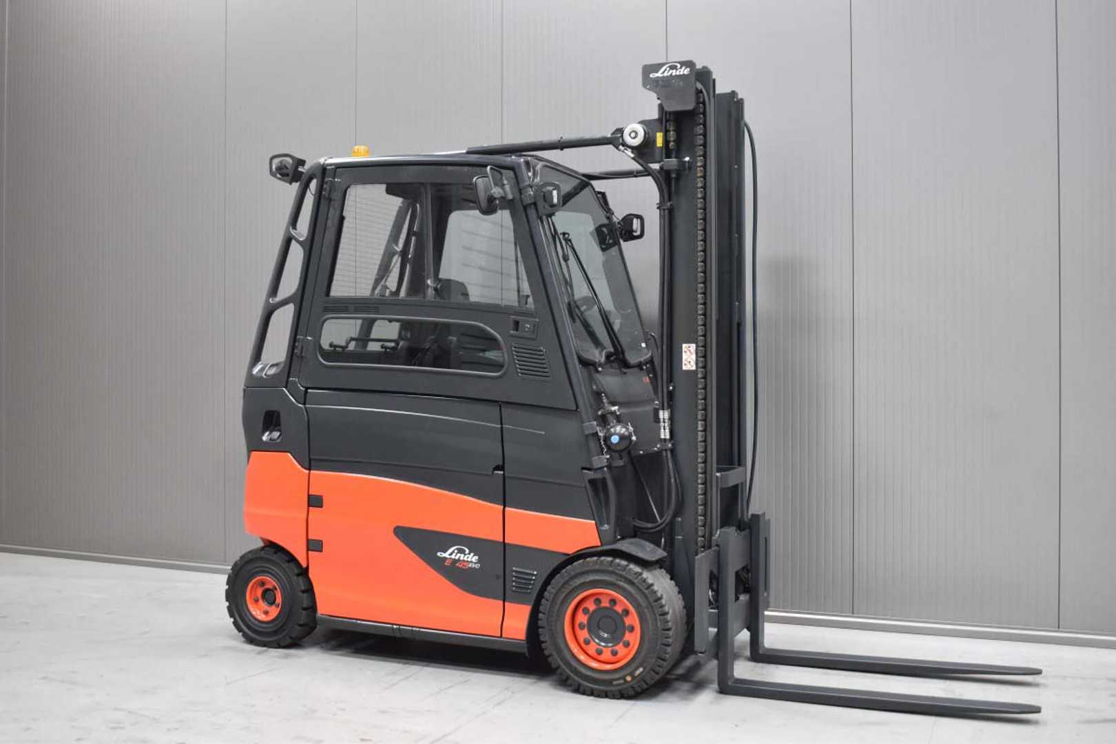 Wózki widłowe używane LINDE E 45 HL/600 - 01 /56320/ ELEKTRO VIERRADFRONTSTAPLER (13004122)