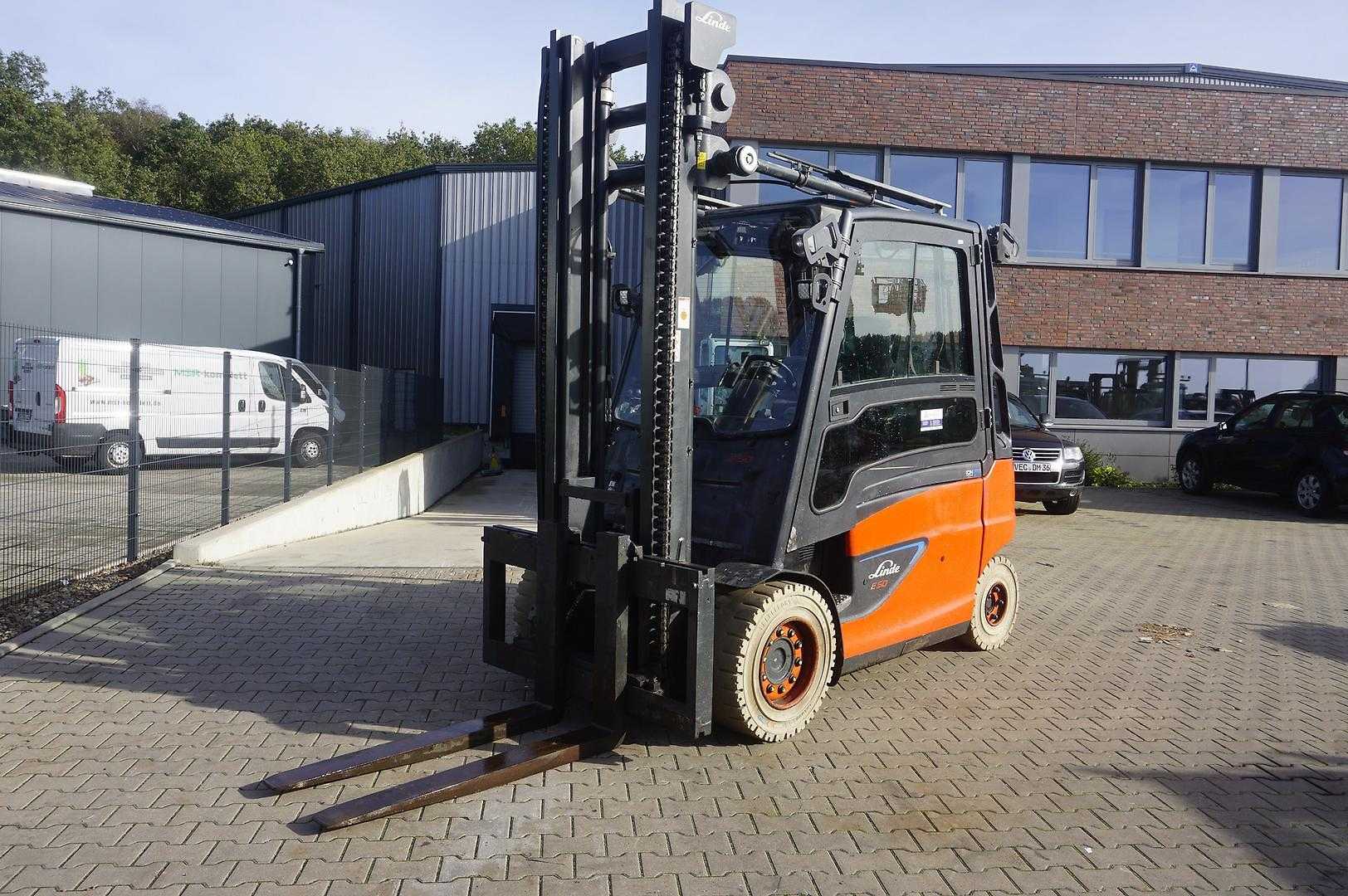 Wózki widłowe używane LINDE E 50HL-01/600 - Top Zustand ELEKTRO VIERRADFRONTSTAPLER (13073368)