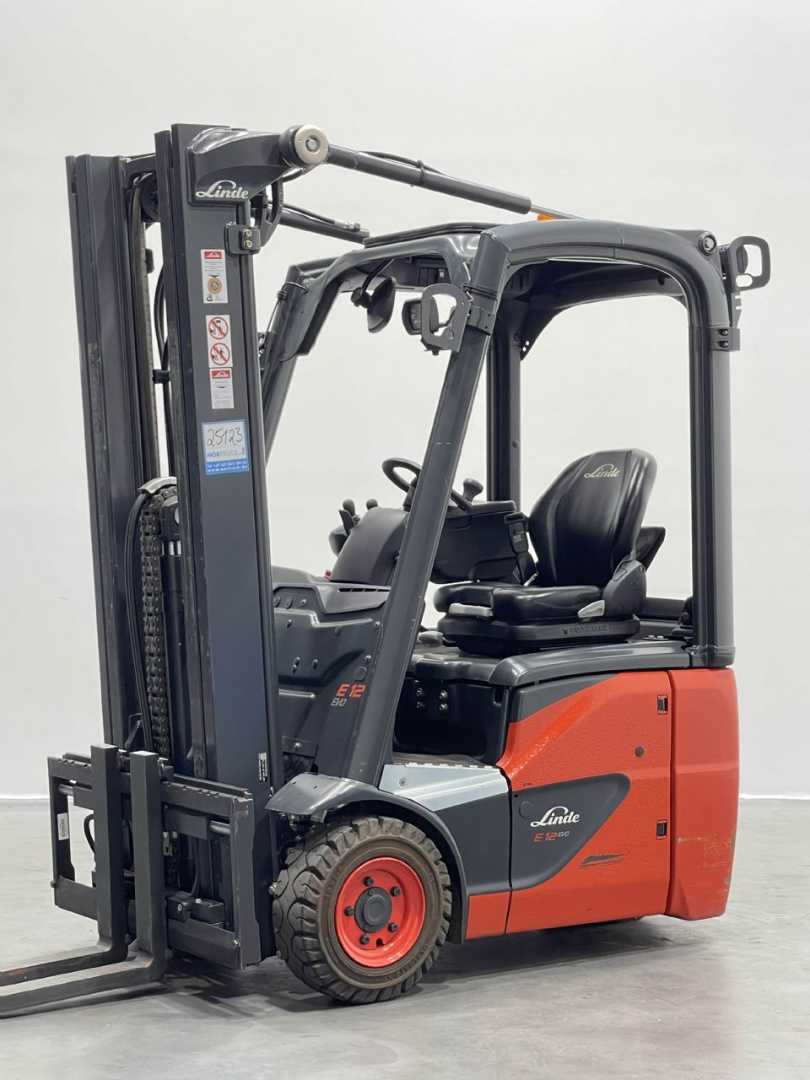 Wózki widłowe używane LINDE E12-02-386 ELEKTRO DREIRADFRONTSTAPLER (13070205)