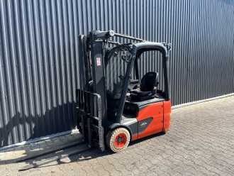 Wózki widłowe używane LINDE E15-02 ELEKTRO DREIRADFRONTSTAPLER (13062474) backdrop