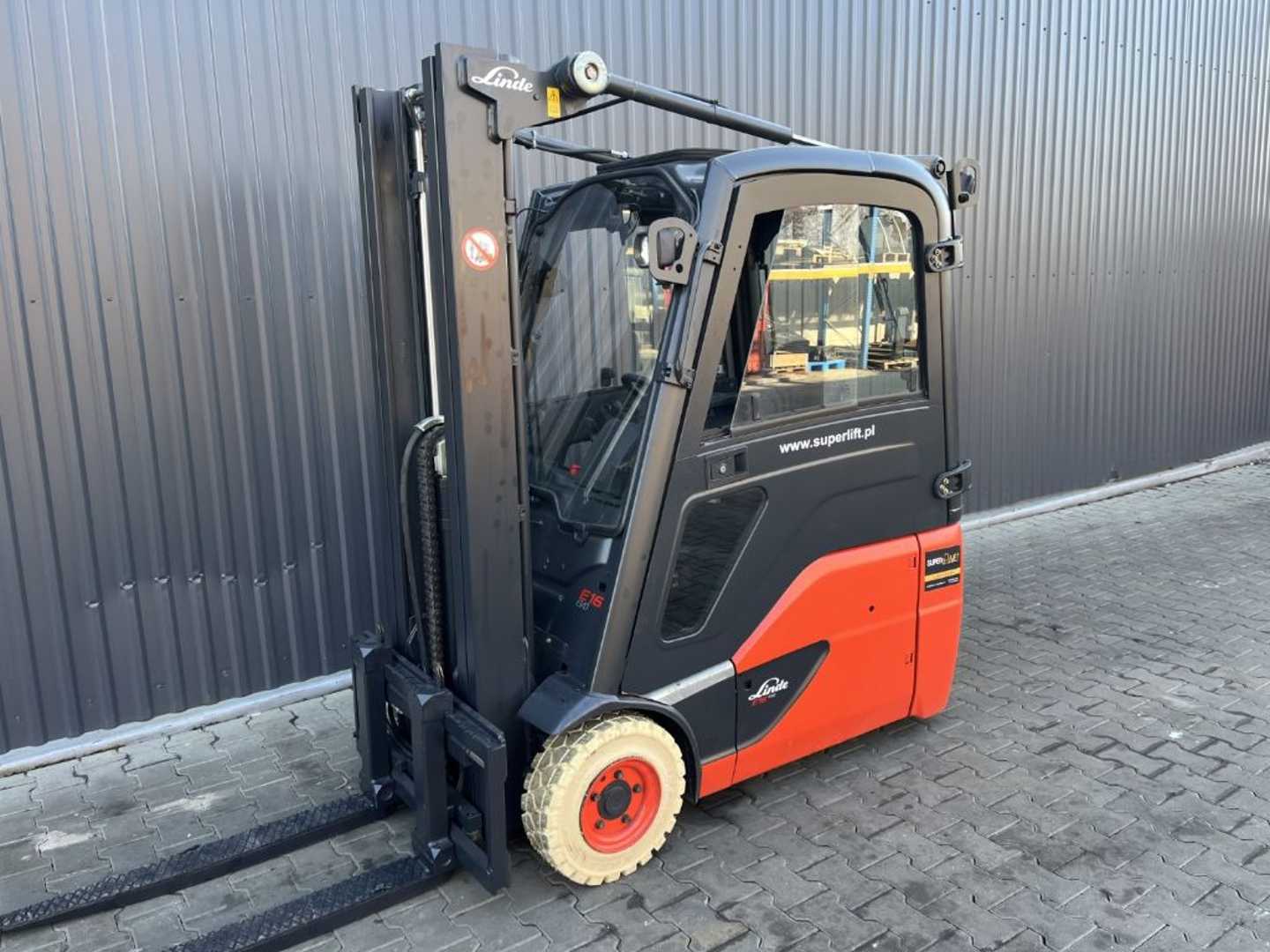 Wózki widłowe używane LINDE E16-02 ELEKTRO DREIRADFRONTSTAPLER (13058682)