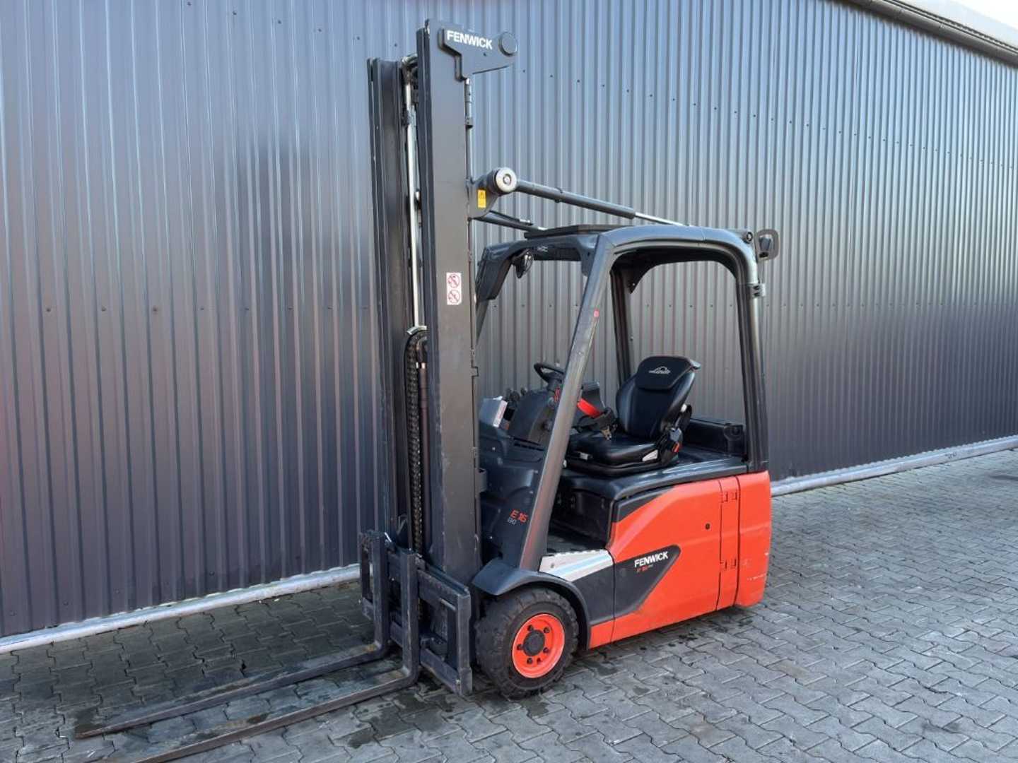 Wózki widłowe używane LINDE E16-02 ELEKTRO DREIRADFRONTSTAPLER (13074207)
