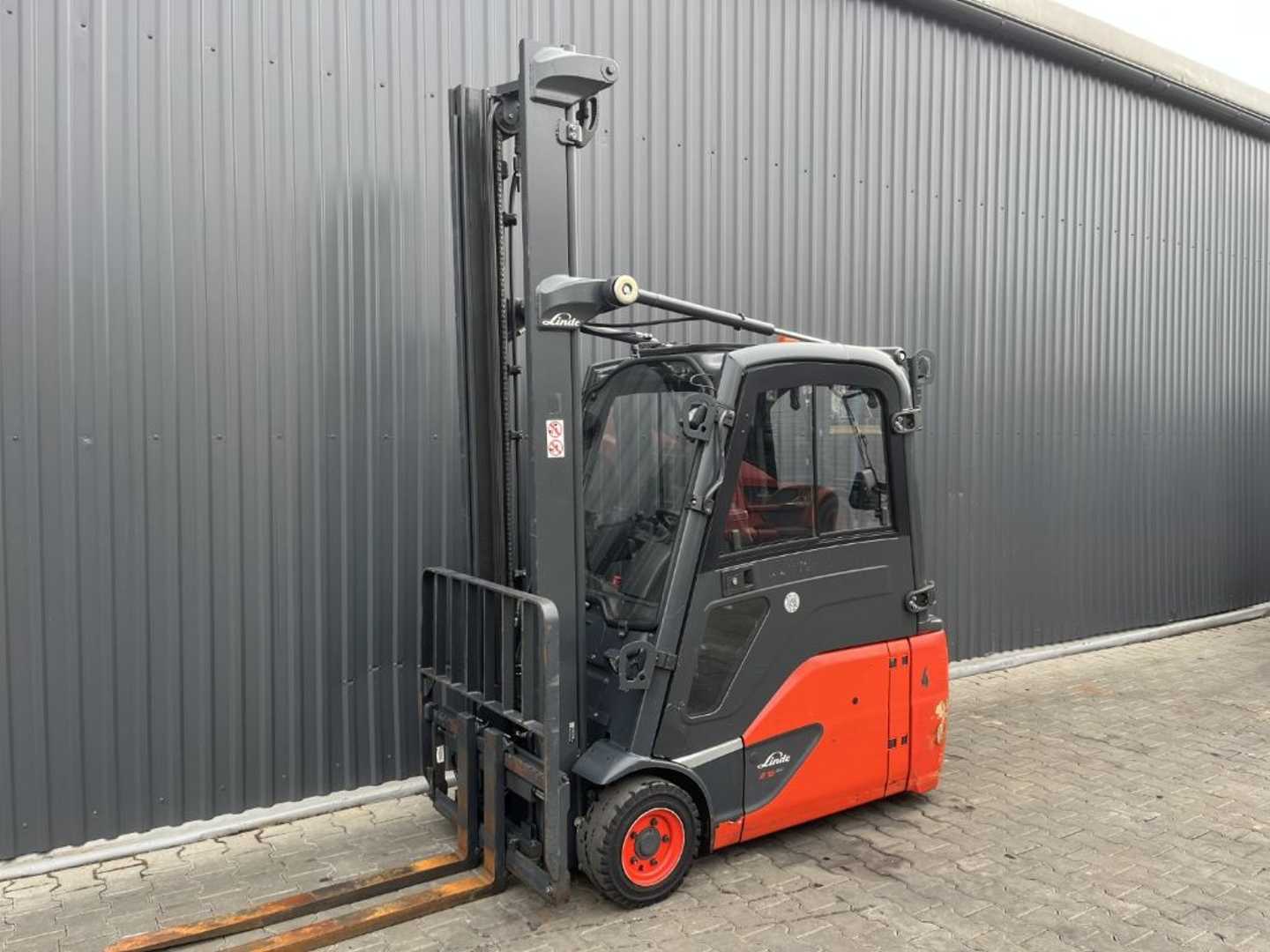 Wózki widłowe używane LINDE E16L-02 ELEKTRO DREIRADFRONTSTAPLER (13032527)