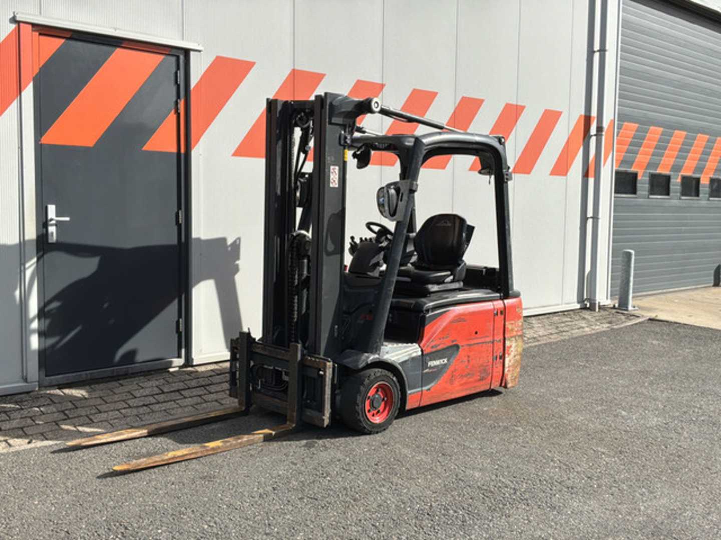 Wózki widłowe używane LINDE E16L-02 ELEKTRO DREIRADFRONTSTAPLER (13071558)
