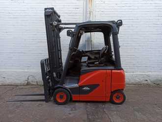 Wózki widłowe używane LINDE E16PH-02 ELEKTRO VIERRADFRONTSTAPLER (13035640) backdrop