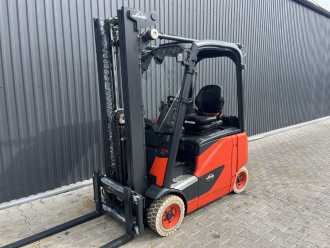 Wózki widłowe używane LINDE E16PH-02 ELEKTRO VIERRADFRONTSTAPLER (13059004) backdrop
