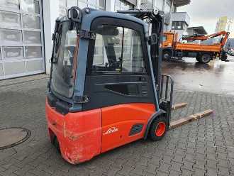 Wózki widłowe używane LINDE E18 - 01 / Triplex: 4.50m! / SS / nur 5.672h! ELEKTRO VIERRADFRONTSTAPLER (13024702)
