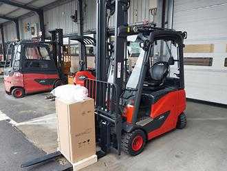Wózki widłowe używane LINDE E18 PH ELEKTRO VIERRADFRONTSTAPLER (13032499) backdrop