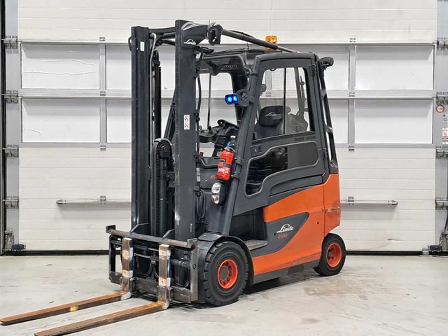 Wózki widłowe używane LINDE E20-01/600 ELEKTRO VIERRADFRONTSTAPLER (13074791)