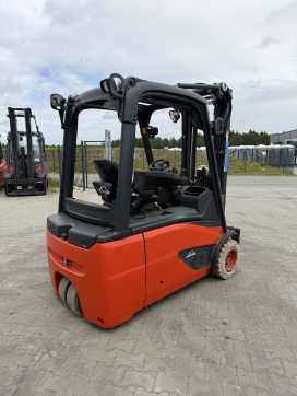 Wózki widłowe używane LINDE E20L-02 ELEKTRO DREIRADFRONTSTAPLER (13061021)