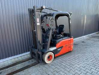 Wózki widłowe używane LINDE E20L-02 ELEKTRO DREIRADFRONTSTAPLER (13075447) backdrop