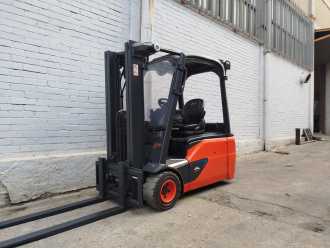 Wózki widłowe używane LINDE E20L EVO Li-Ion ELEKTRO DREIRADFRONTSTAPLER (12998232) backdrop