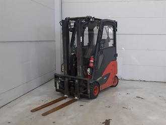 Wózki widłowe używane LINDE E20PH-02 ELEKTRO VIERRADFRONTSTAPLER (13041149) backdrop