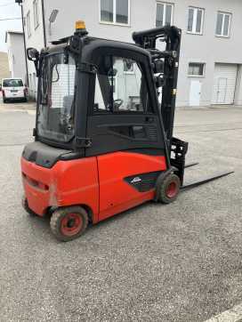 Wózki widłowe używane LINDE E20PHL-Evo ELEKTRO VIERRADFRONTSTAPLER (13055651) backdrop