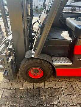 Wózki widłowe używane LINDE E25-01 /HL600 ELEKTRO VIERRADFRONTSTAPLER (12892449)