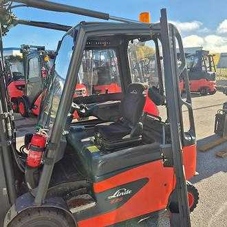 Wózki widłowe używane LINDE E25C ELEKTRO VIERRADFRONTSTAPLER (13074112)