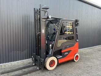 Wózki widłowe używane LINDE E25H-01/600 ELEKTRO VIERRADFRONTSTAPLER (13061042) backdrop