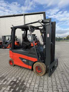 Wózki widłowe używane LINDE E25L-01 ELEKTRO VIERRADFRONTSTAPLER (13075627)