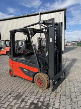 Wózki widłowe używane LINDE E25L-01 ELEKTRO VIERRADFRONTSTAPLER (13075628)