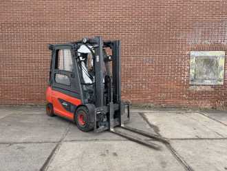 Wózki widłowe używane LINDE E30-01 ELEKTRO VIERRADFRONTSTAPLER (13043306) backdrop