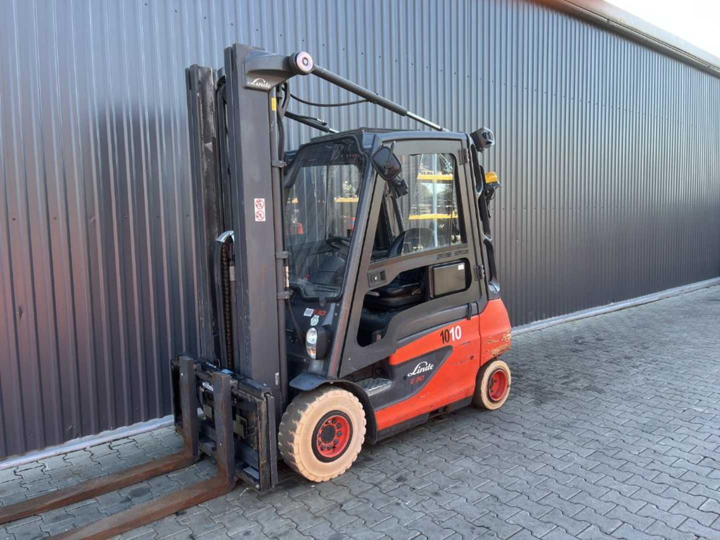 Wózki widłowe używane LINDE E30-01 ELEKTRO VIERRADFRONTSTAPLER (13074204)