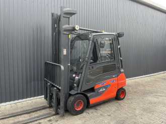Wózki widłowe używane LINDE E30-01 GAS VIERRADFRONTSTAPLER (13067531) backdrop