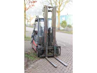 Wózki widłowe używane LINDE E30/02 ELEKTRO VIERRADFRONTSTAPLER (13041335)