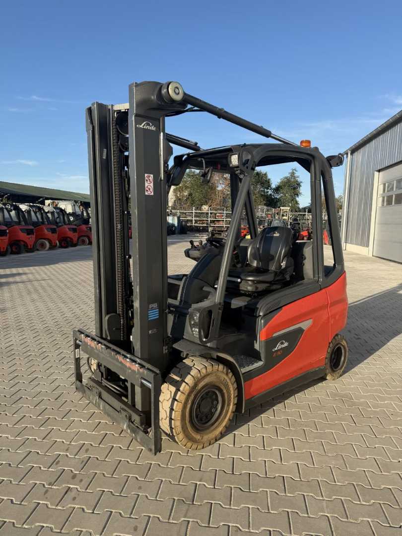 Wózki widłowe używane LINDE E30 1252 ELEKTRO VIERRADFRONTSTAPLER (13070197)