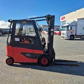 Wózki widłowe używane LINDE E30H ELEKTRO VIERRADFRONTSTAPLER (13074114)