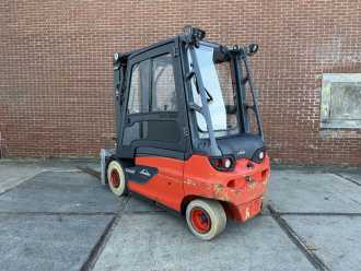 Wózki widłowe używane LINDE E30L-01 ELEKTRO VIERRADFRONTSTAPLER (13072161)