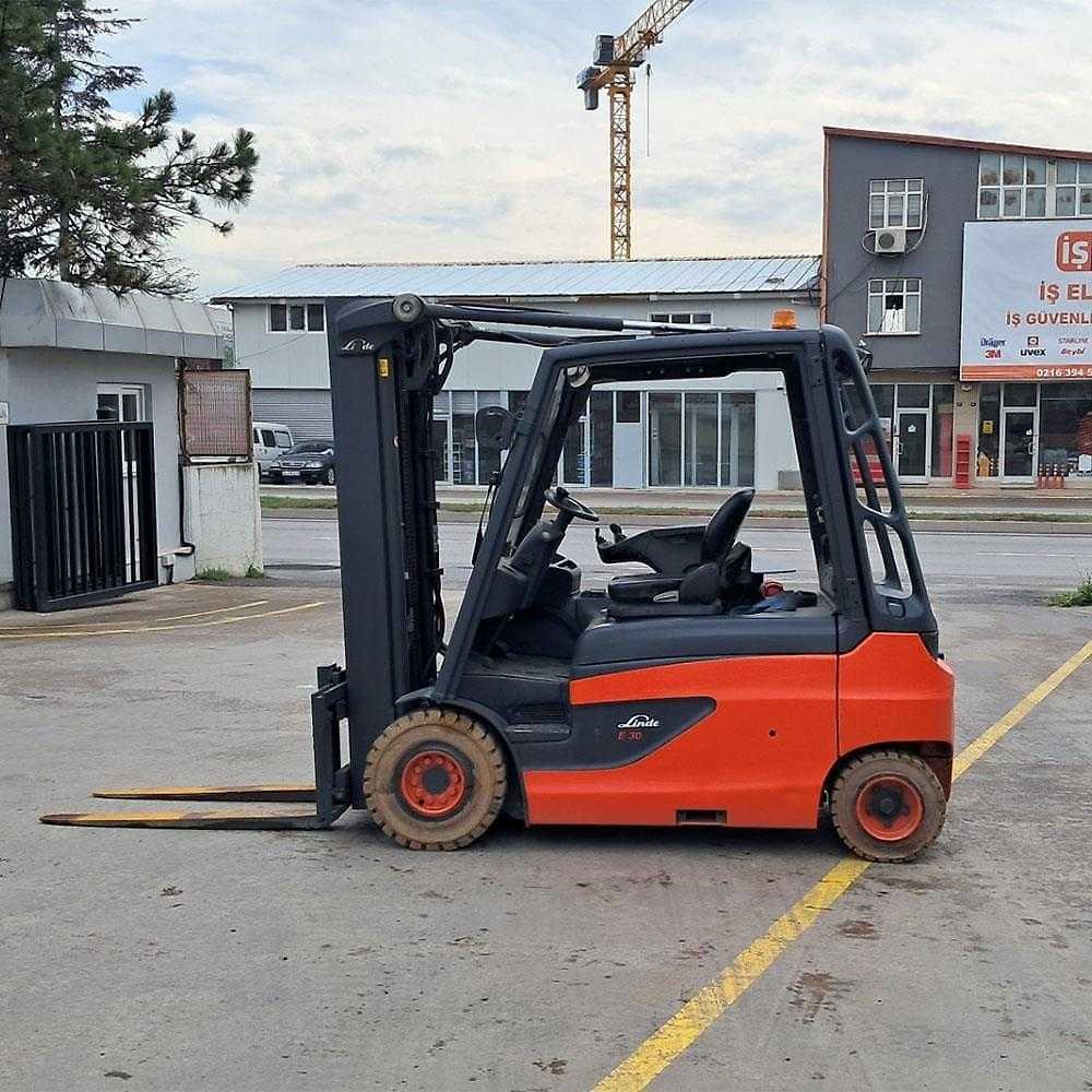 Wózki widłowe używane LINDE E30L-387 ELEKTRO VIERRADFRONTSTAPLER (13006529)