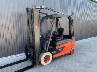 Wózki widłowe używane LINDE E30L ELEKTRO VIERRADFRONTSTAPLER (13068466) backdrop
